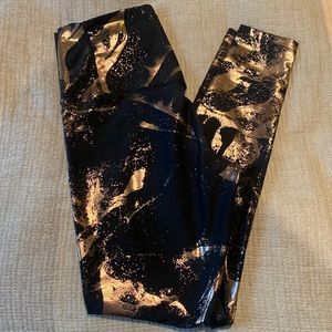 Old Navy Active Womens leggings High waist. Black rose gold metallic print.